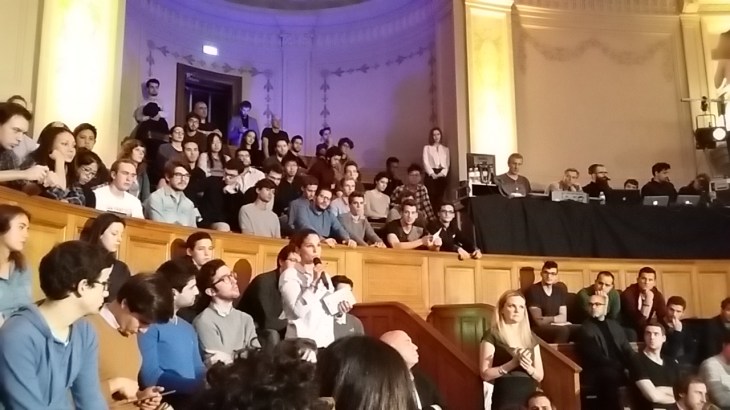 Then a dozen of other students asked questions about fossil fuel, technological advances, ways to act or even financing clean energy projects