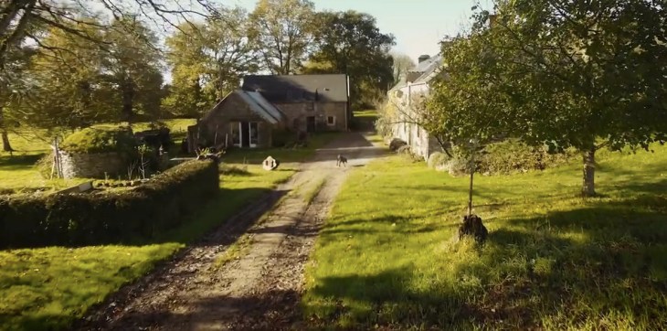 At the end of a countryside road: Bernavaux, the name of the locality (click to watch the video on Facebook)